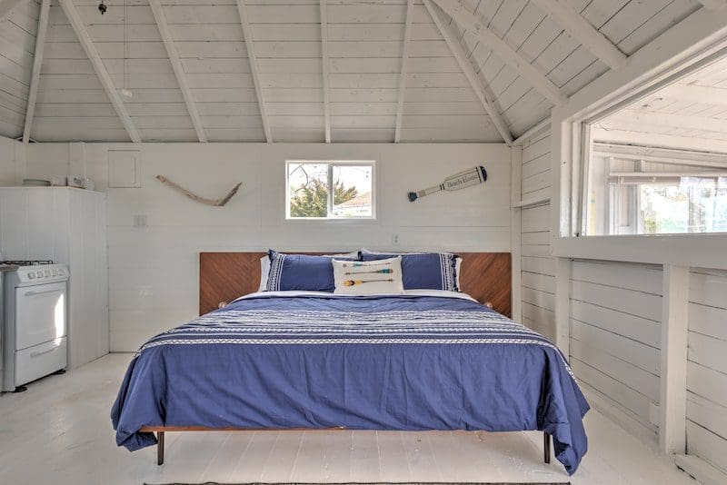 main room beach and bay bungalows westhampton bedroom
