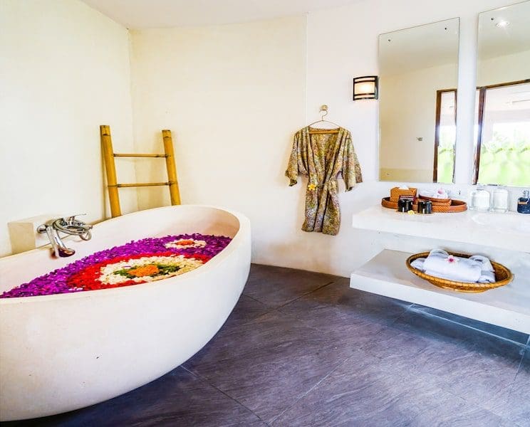 bath tub with flower petals in Bali wellness relaxation 