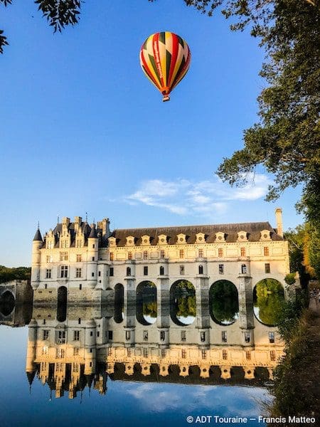 balloon flight over the chateau de chenonceau