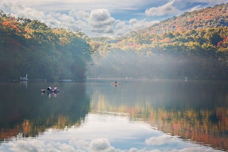 mt. tom lake ct fall foliage beautiful scenery connecticut