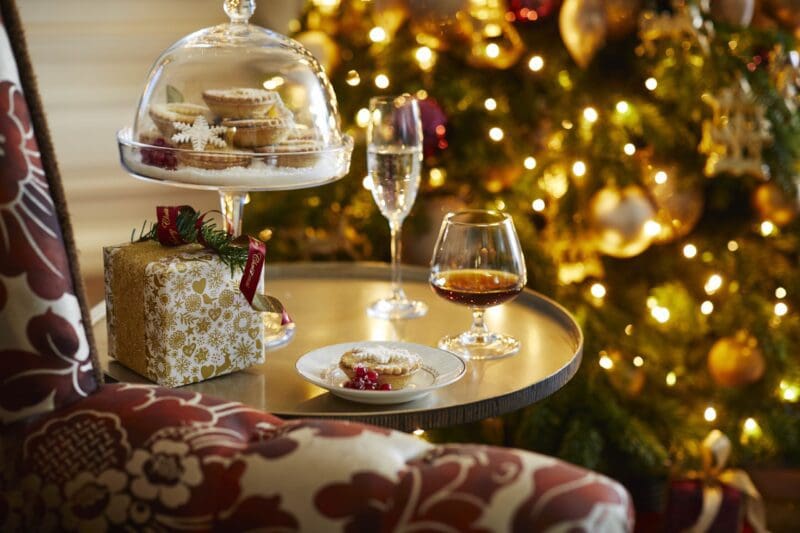 the dorchester christmas tree in suite details london