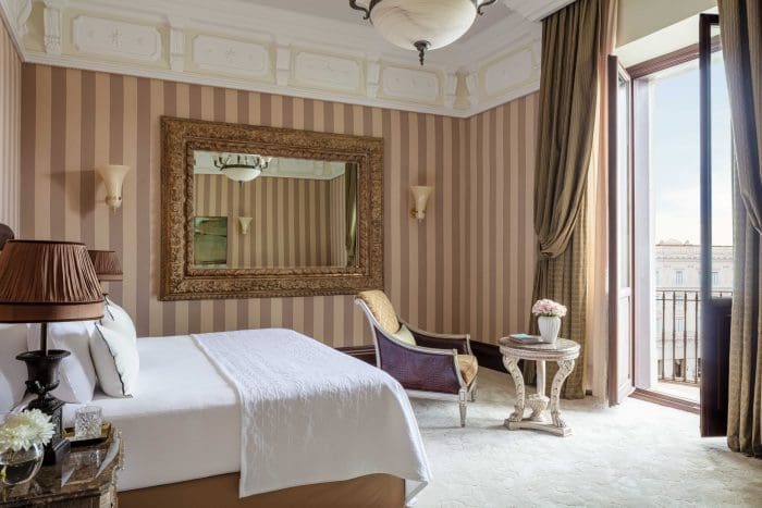 Anantara Rome Hotel Suite bedroom