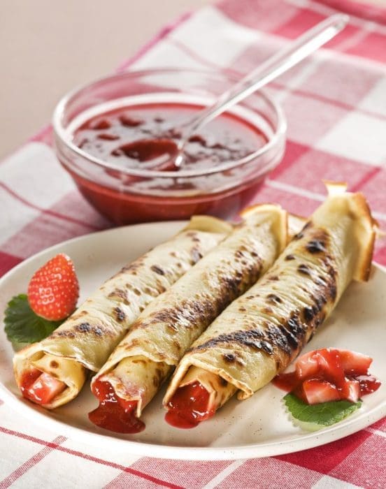 Pannenkoek thin Dutch pancakes with fruit filling