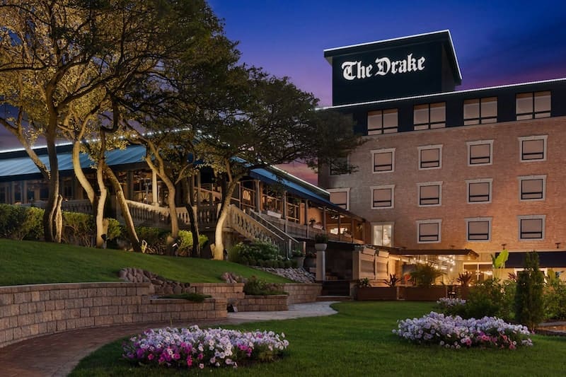 The Drake Oak Brook, Autograph Collection 