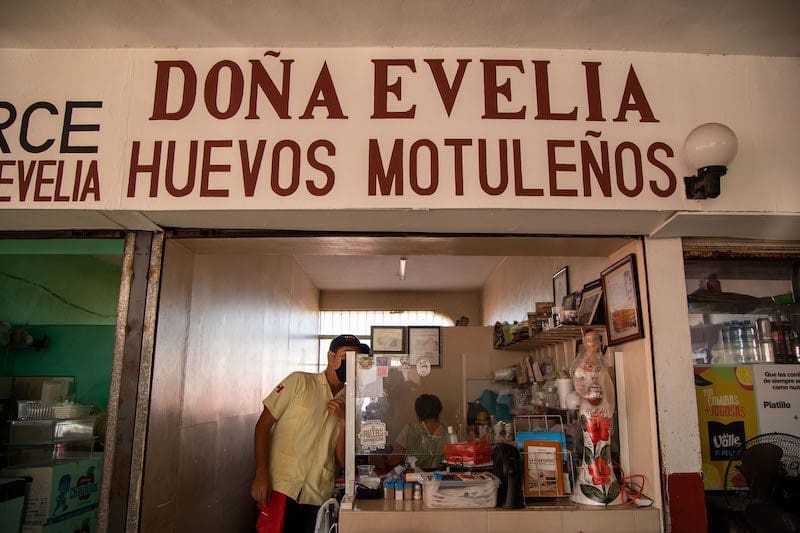 Huevos Motuleños Dona Evelia