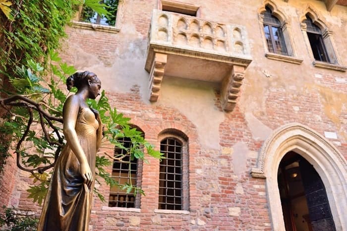 Patio and balcony of Romeo and Juliet house